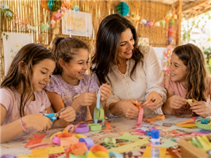 הקישוטים בסוכה שלקחו אותי ישר בחזרה לילדות